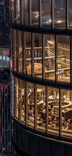 上海不但有全国最高的高楼，更有世界最高的的“朵云书院”，无论从经济或是文化教育角度，上海都是全国的一张金色名片